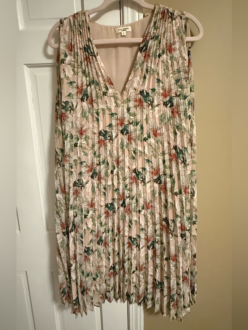 Max Studio Cream Pleated Floral V-Neck Dress with Green & Rust Blooms size L